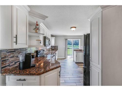 426 Baptist Church Road, Caledonia, ON - Indoor Photo Showing Kitchen With Upgraded Kitchen