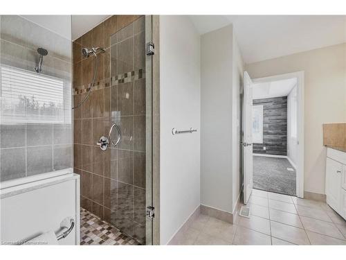 426 Baptist Church Road, Caledonia, ON - Indoor Photo Showing Bathroom