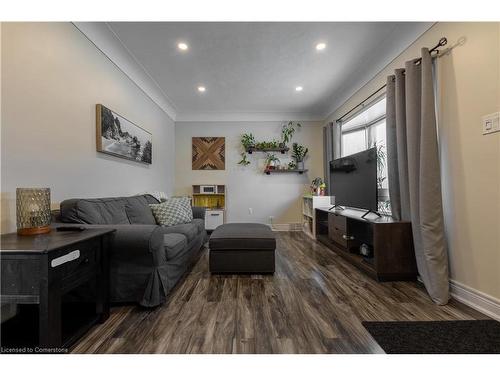 49 Chelsea Street, St. Catharines, ON - Indoor Photo Showing Living Room