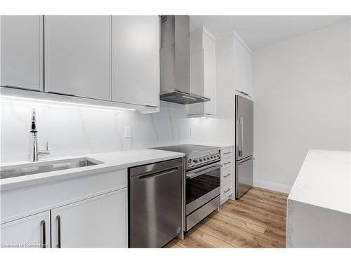 204-500 Brock Avenue, Burlington, ON - Indoor Photo Showing Kitchen With Upgraded Kitchen