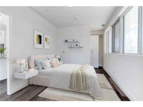 207-500 Brock Avenue, Burlington, ON - Indoor Photo Showing Bedroom