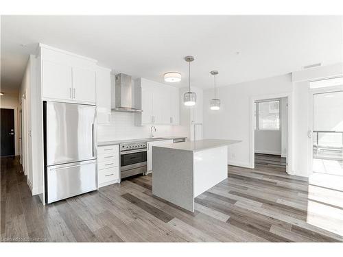 207-500 Brock Avenue, Burlington, ON - Indoor Photo Showing Kitchen With Upgraded Kitchen