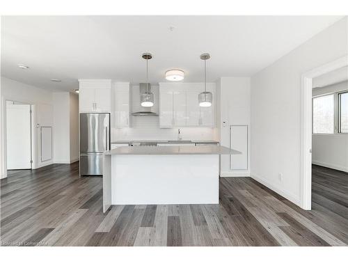 207-500 Brock Avenue, Burlington, ON - Indoor Photo Showing Kitchen