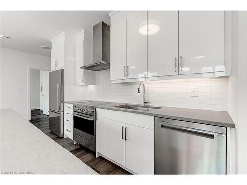 207-500 Brock Avenue, Burlington, ON - Indoor Photo Showing Kitchen With Upgraded Kitchen