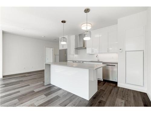 207-500 Brock Avenue, Burlington, ON - Indoor Photo Showing Kitchen With Upgraded Kitchen