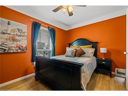 89 Belview Avenue, Hamilton, ON - Indoor Photo Showing Bedroom