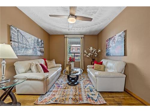 89 Belview Avenue, Hamilton, ON - Indoor Photo Showing Living Room