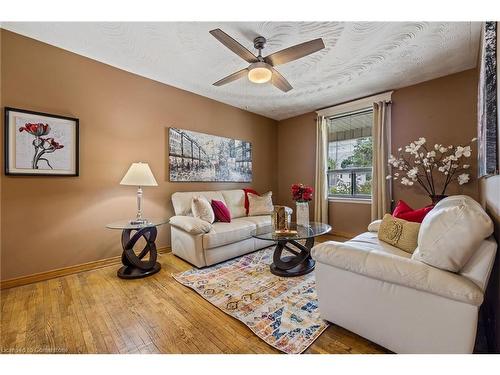 89 Belview Avenue, Hamilton, ON - Indoor Photo Showing Living Room