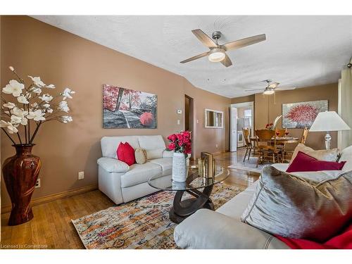 89 Belview Avenue, Hamilton, ON - Indoor Photo Showing Living Room