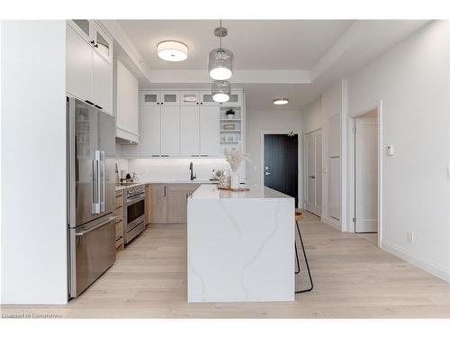 2001-500 Brock Avenue, Burlington, ON - Indoor Photo Showing Kitchen With Upgraded Kitchen