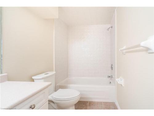 102-111 Grey Street, Brantford, ON - Indoor Photo Showing Bathroom