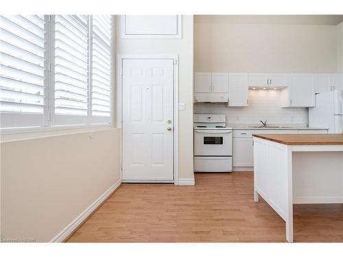 102-111 Grey Street, Brantford, ON - Indoor Photo Showing Kitchen