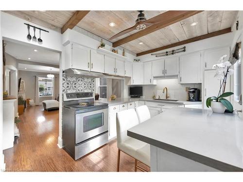 35 Glendale Avenue N, Hamilton, ON - Indoor Photo Showing Kitchen