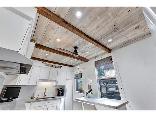 35 Glendale Avenue N, Hamilton, ON - Indoor Photo Showing Kitchen