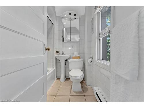 35 Glendale Avenue N, Hamilton, ON - Indoor Photo Showing Bathroom