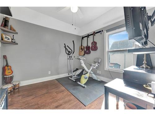 35 Glendale Avenue N, Hamilton, ON - Indoor Photo Showing Gym Room