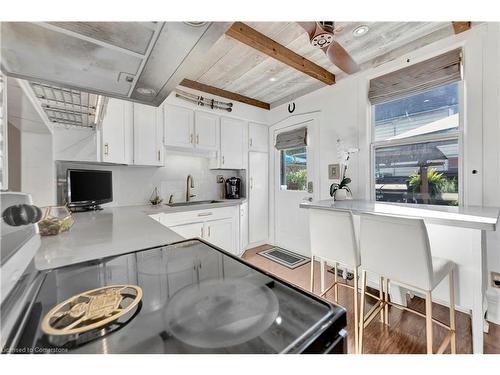 35 Glendale Avenue N, Hamilton, ON - Indoor Photo Showing Kitchen