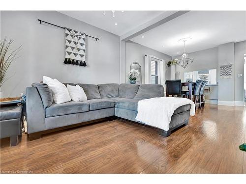 35 Glendale Avenue N, Hamilton, ON - Indoor Photo Showing Living Room