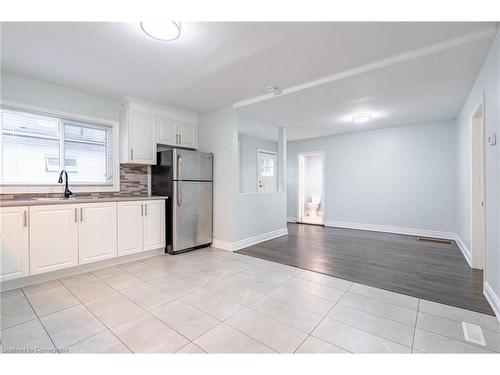 13 Hampstead Place, St. Catharines, ON - Indoor Photo Showing Kitchen