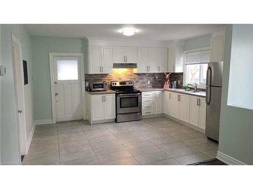 13 Hampstead Place, St. Catharines, ON - Indoor Photo Showing Kitchen With Double Sink