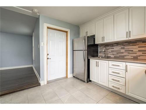 13 Hampstead Place, St. Catharines, ON - Indoor Photo Showing Kitchen