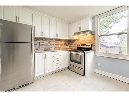 13 Hampstead Place, St. Catharines, ON - Indoor Photo Showing Kitchen