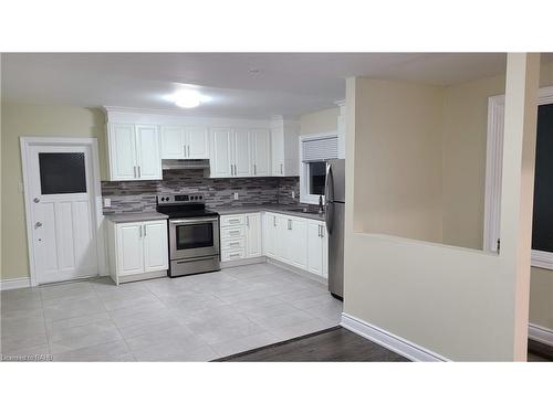 13 Hampstead Place, St. Catharines, ON - Indoor Photo Showing Kitchen