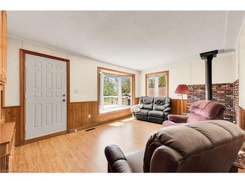 657 Haldimand 17 Road, Haldimand County, ON - Indoor Photo Showing Living Room