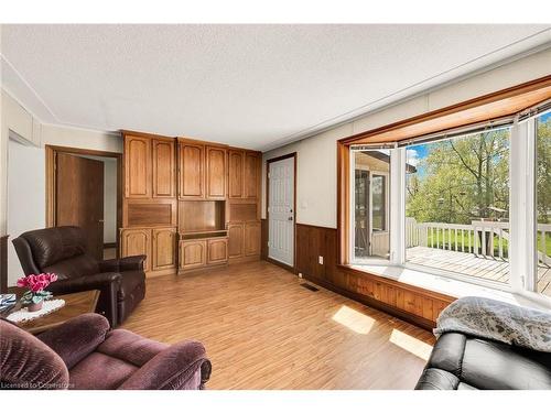 657 Haldimand 17 Road, Haldimand County, ON - Indoor Photo Showing Living Room