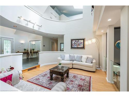 774 Old Dundas Road, Ancaster, ON - Indoor Photo Showing Living Room