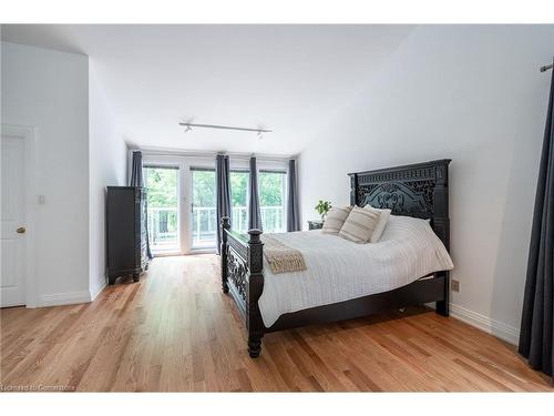 774 Old Dundas Road, Ancaster, ON - Indoor Photo Showing Bedroom