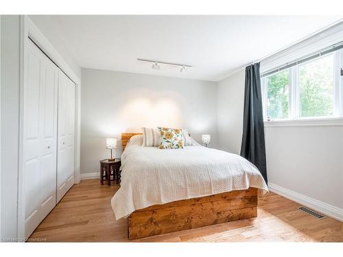 774 Old Dundas Road, Ancaster, ON - Indoor Photo Showing Bedroom