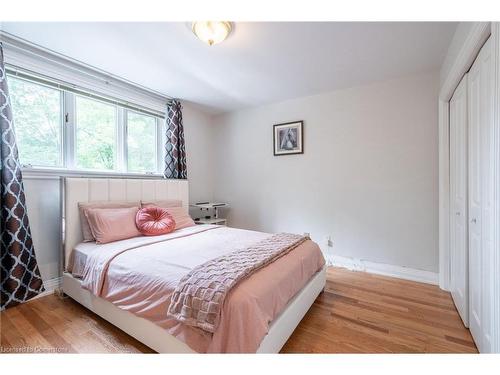 774 Old Dundas Road, Ancaster, ON - Indoor Photo Showing Bedroom