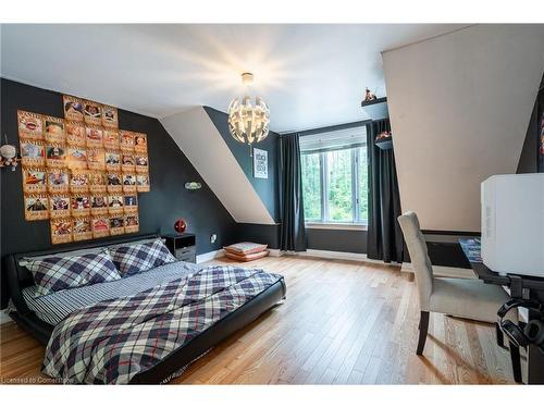 774 Old Dundas Road, Ancaster, ON - Indoor Photo Showing Bedroom