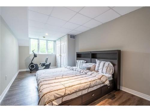 774 Old Dundas Road, Ancaster, ON - Indoor Photo Showing Bedroom