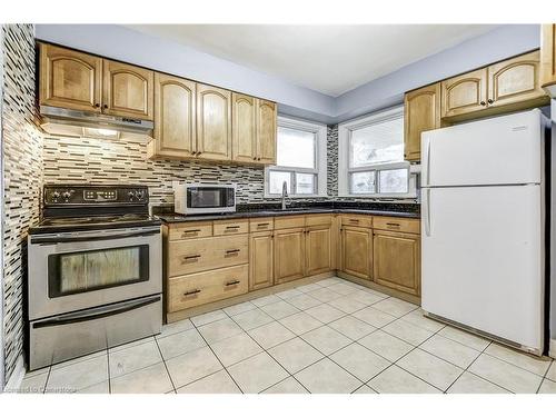 5 Bartlett Street, St. Catharines, ON - Indoor Photo Showing Kitchen