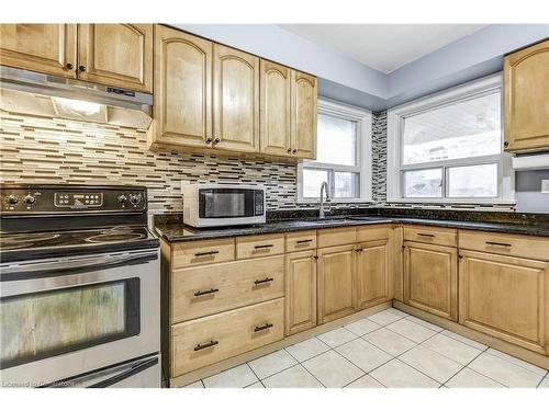 5 Bartlett Street, Niagara Falls, ON - Indoor Photo Showing Kitchen