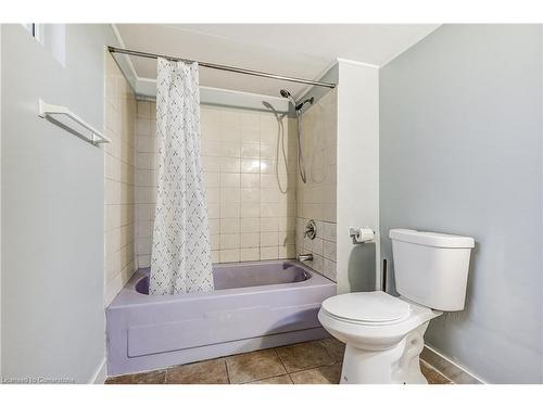 5 Bartlett Street, Niagara Falls, ON - Indoor Photo Showing Bathroom