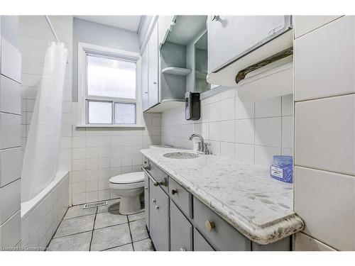 5 Bartlett Street, St. Catharines, ON - Indoor Photo Showing Bathroom