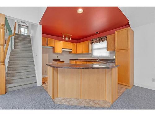 1243 Nathaniel Crescent, Burlington, ON - Indoor Photo Showing Kitchen