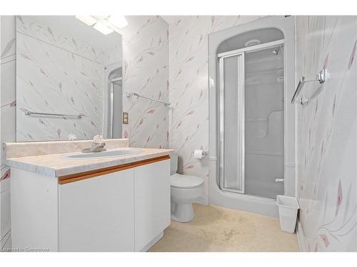 1243 Nathaniel Crescent, Burlington, ON - Indoor Photo Showing Bathroom