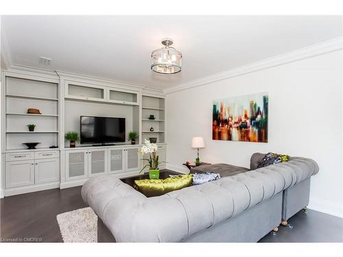 36 Cumberland Drive, Mississauga, ON - Indoor Photo Showing Living Room