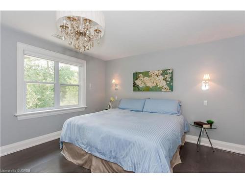 36 Cumberland Drive, Mississauga, ON - Indoor Photo Showing Bedroom