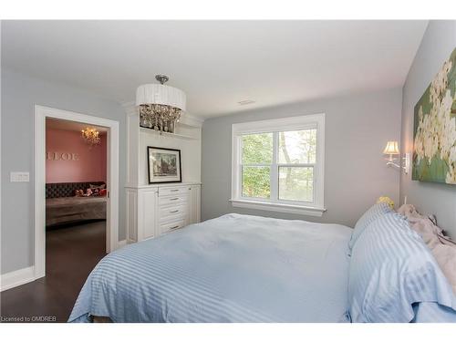 36 Cumberland Drive, Mississauga, ON - Indoor Photo Showing Bedroom