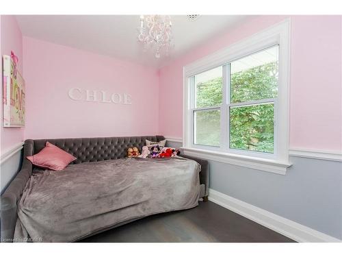 36 Cumberland Drive, Mississauga, ON - Indoor Photo Showing Bedroom