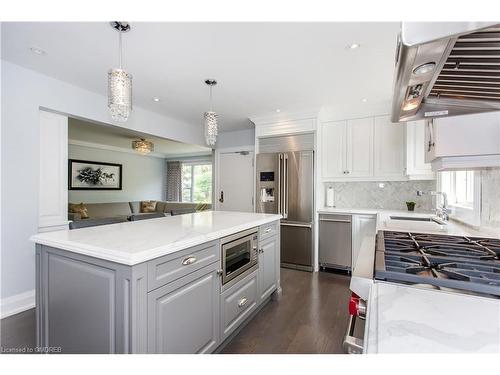 36 Cumberland Drive, Mississauga, ON - Indoor Photo Showing Kitchen With Upgraded Kitchen