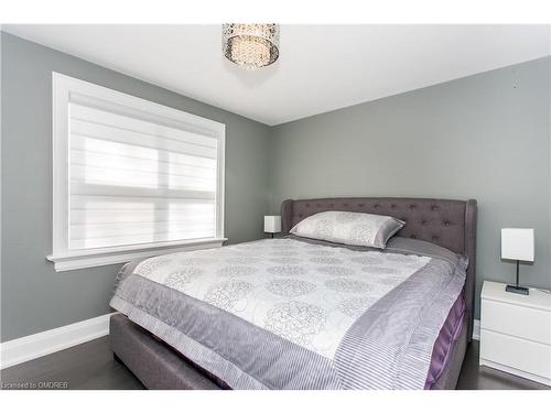 36 Cumberland Drive, Mississauga, ON - Indoor Photo Showing Bedroom