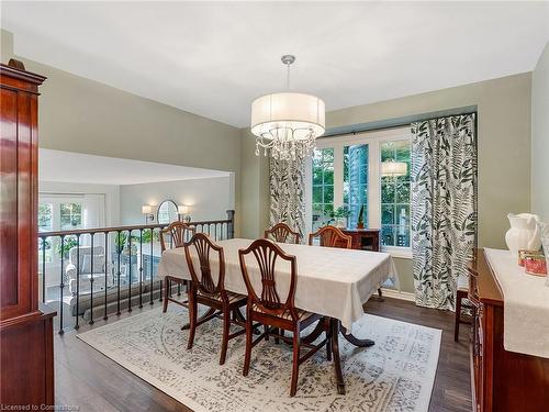 2079 Hunters Wood Drive, Burlington, ON - Indoor Photo Showing Dining Room