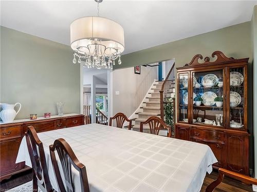 2079 Hunters Wood Drive, Burlington, ON - Indoor Photo Showing Dining Room