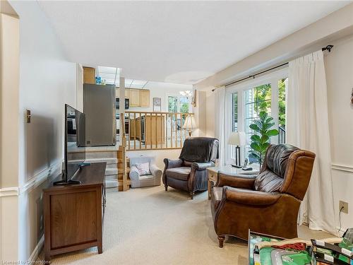 2079 Hunters Wood Drive, Burlington, ON - Indoor Photo Showing Living Room